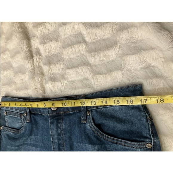 Venus Women’s Bell Bottom Jeans With Appliqué Hem Inserts Size 14 - Picture 7 of 10